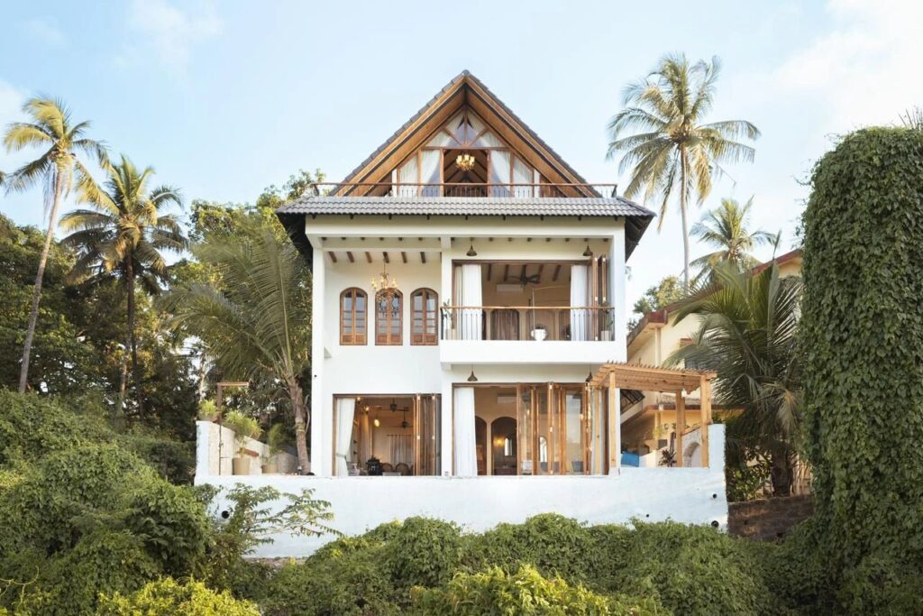 Luxury 4BHK Villa with Pool, Staff Quarters & Mountain Views